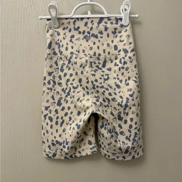 Yogalicious Lux Biker Shorts Animal Cheetah Leopard Print EUC Size XS - Picture 3 of 5